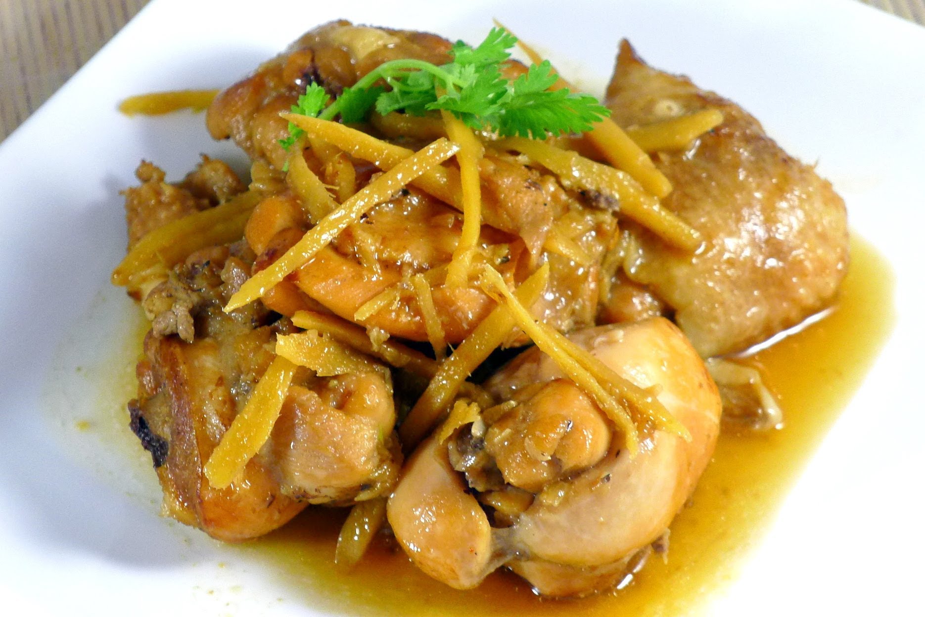 Cách chế biến tinh bột nghệ cho bữa cơm thêm ngon: Thịt gà kho nghệ